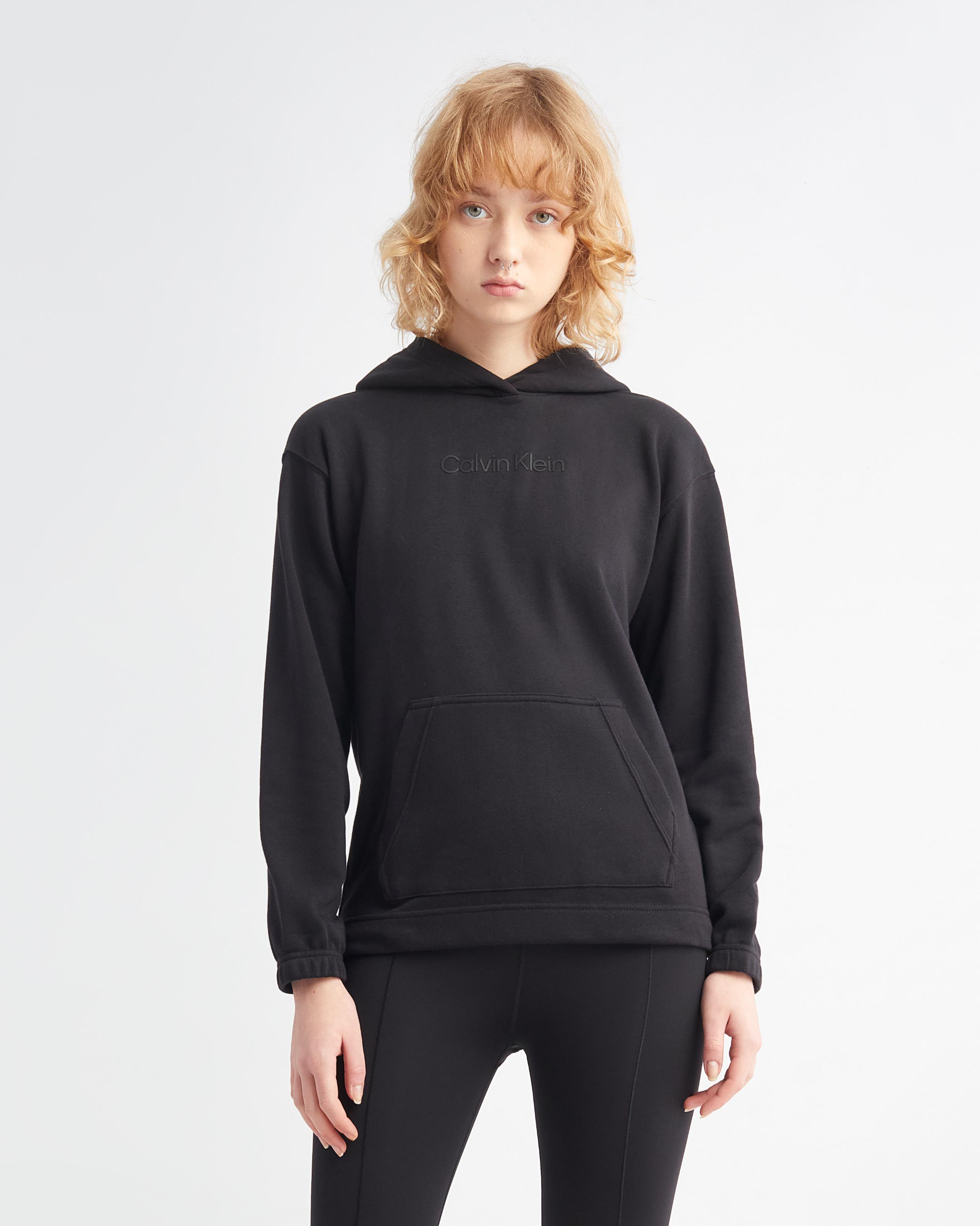 Buy 여성 릴랙스핏 에센셜 후디 in color BLACK